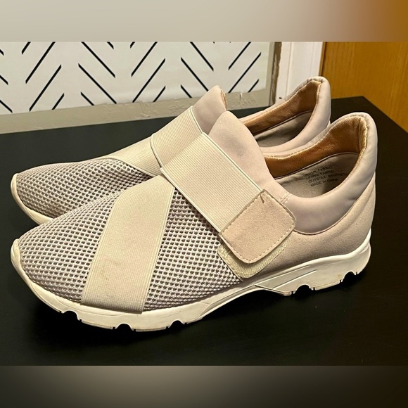 J.Jill Fit Cross Strap Sneaker - Picture 1 of 12